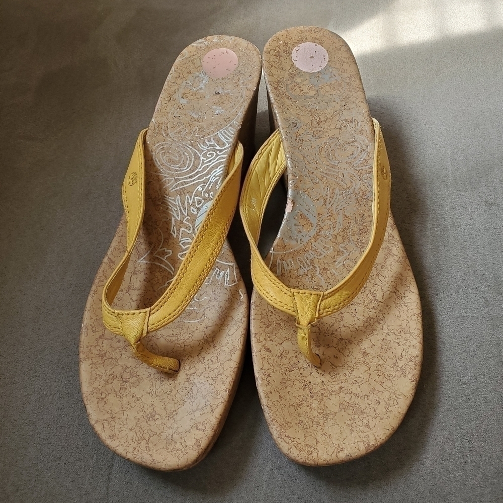 Timberland Mustard Leather Thong Wedge Sandals Size 8.5